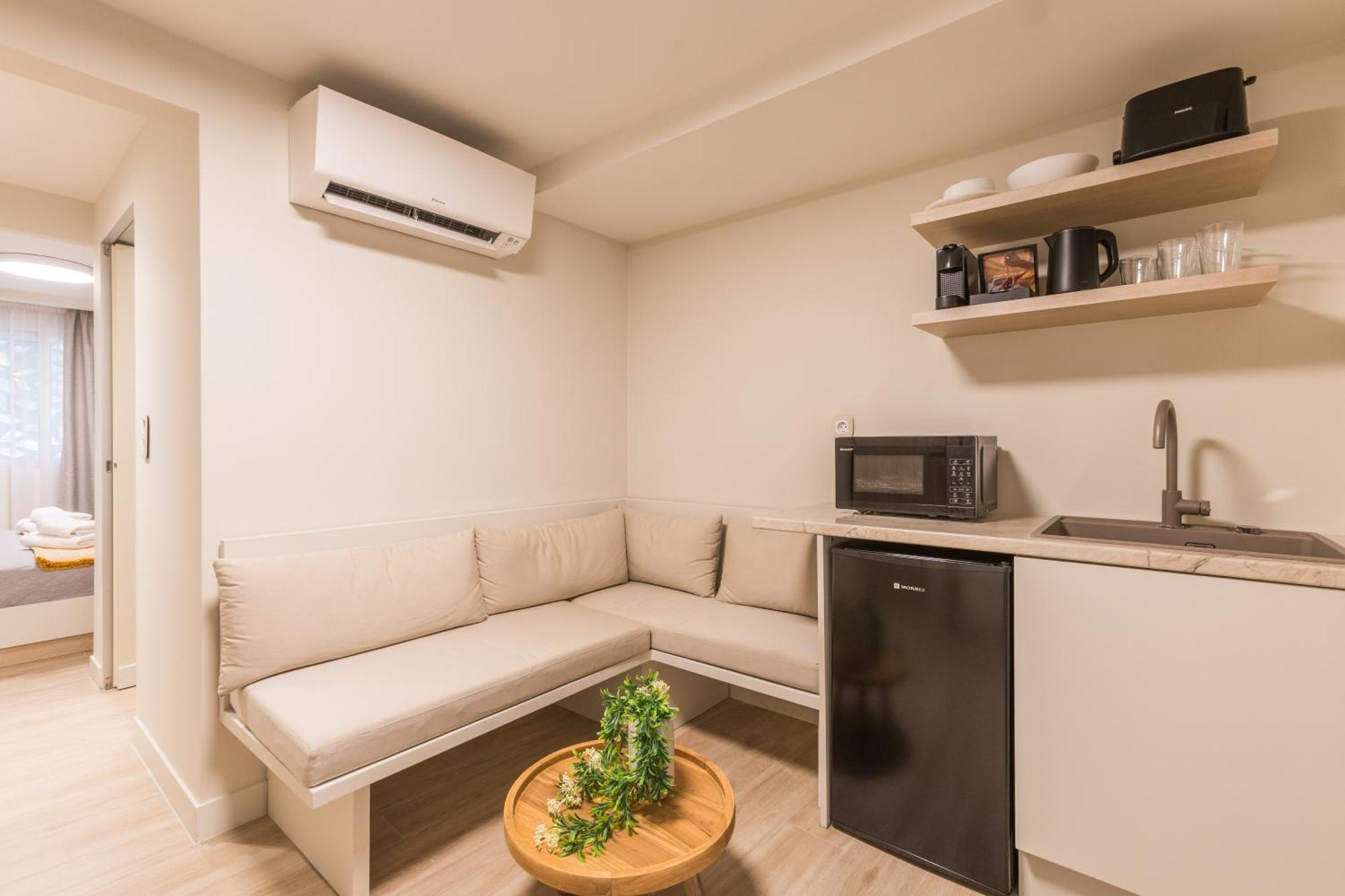 The Mediterranean Suites Piraeus Luaran gambar