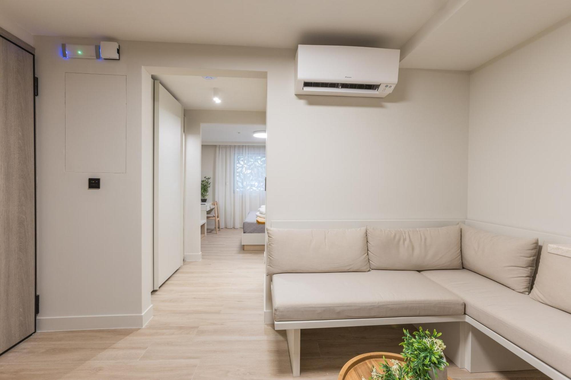The Mediterranean Suites Piraeus Luaran gambar