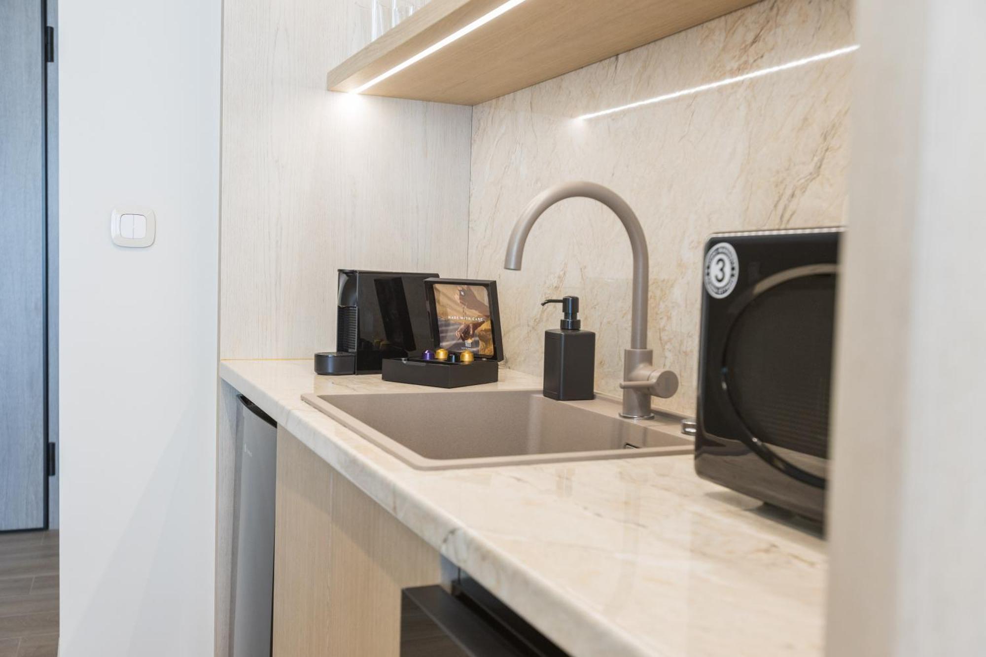 The Mediterranean Suites Piraeus Luaran gambar