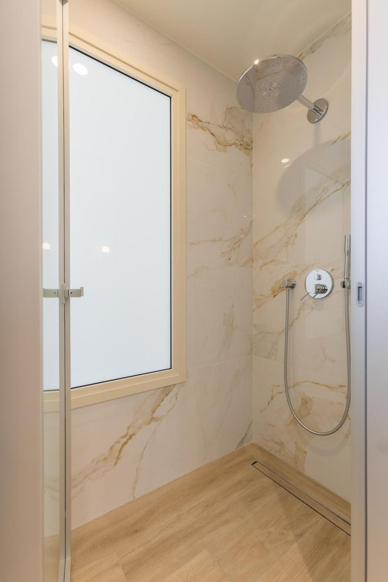 The Mediterranean Suites Piraeus Luaran gambar