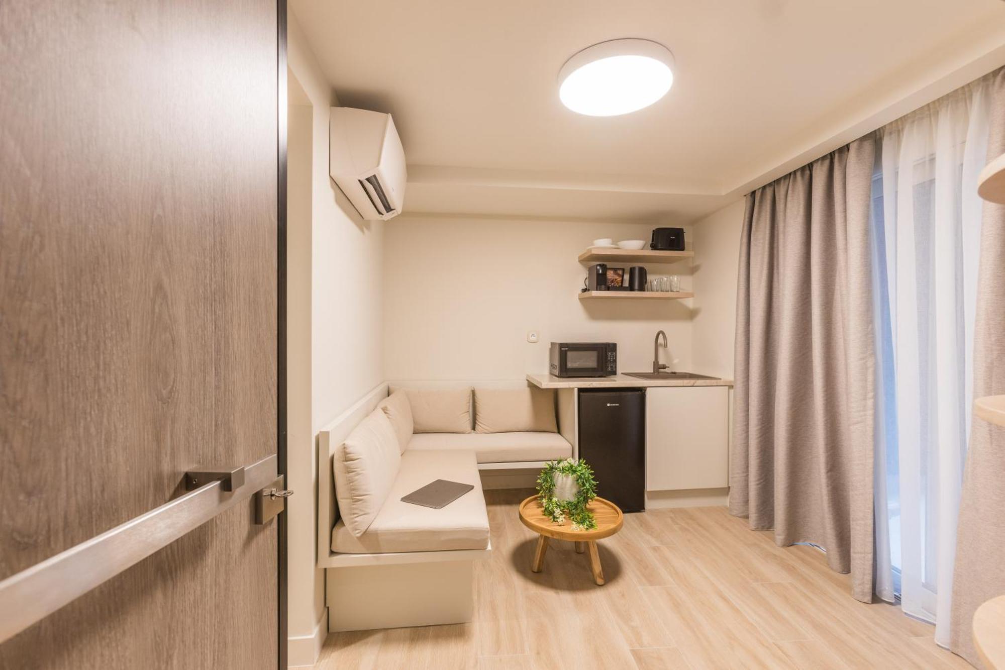 The Mediterranean Suites Piraeus Luaran gambar
