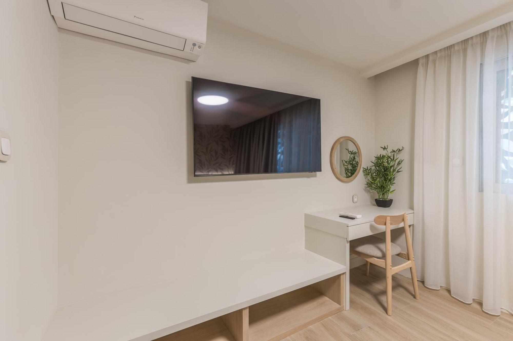 The Mediterranean Suites Piraeus Luaran gambar