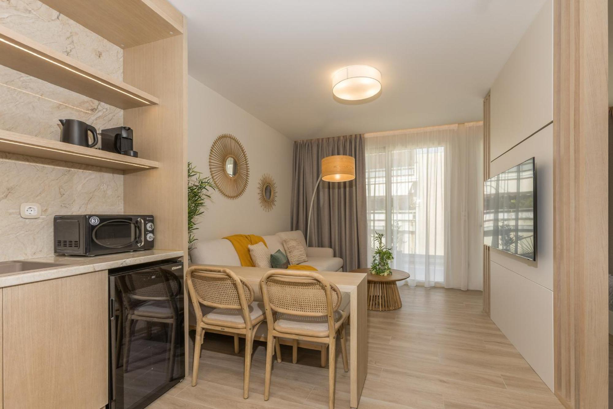 The Mediterranean Suites Piraeus Luaran gambar